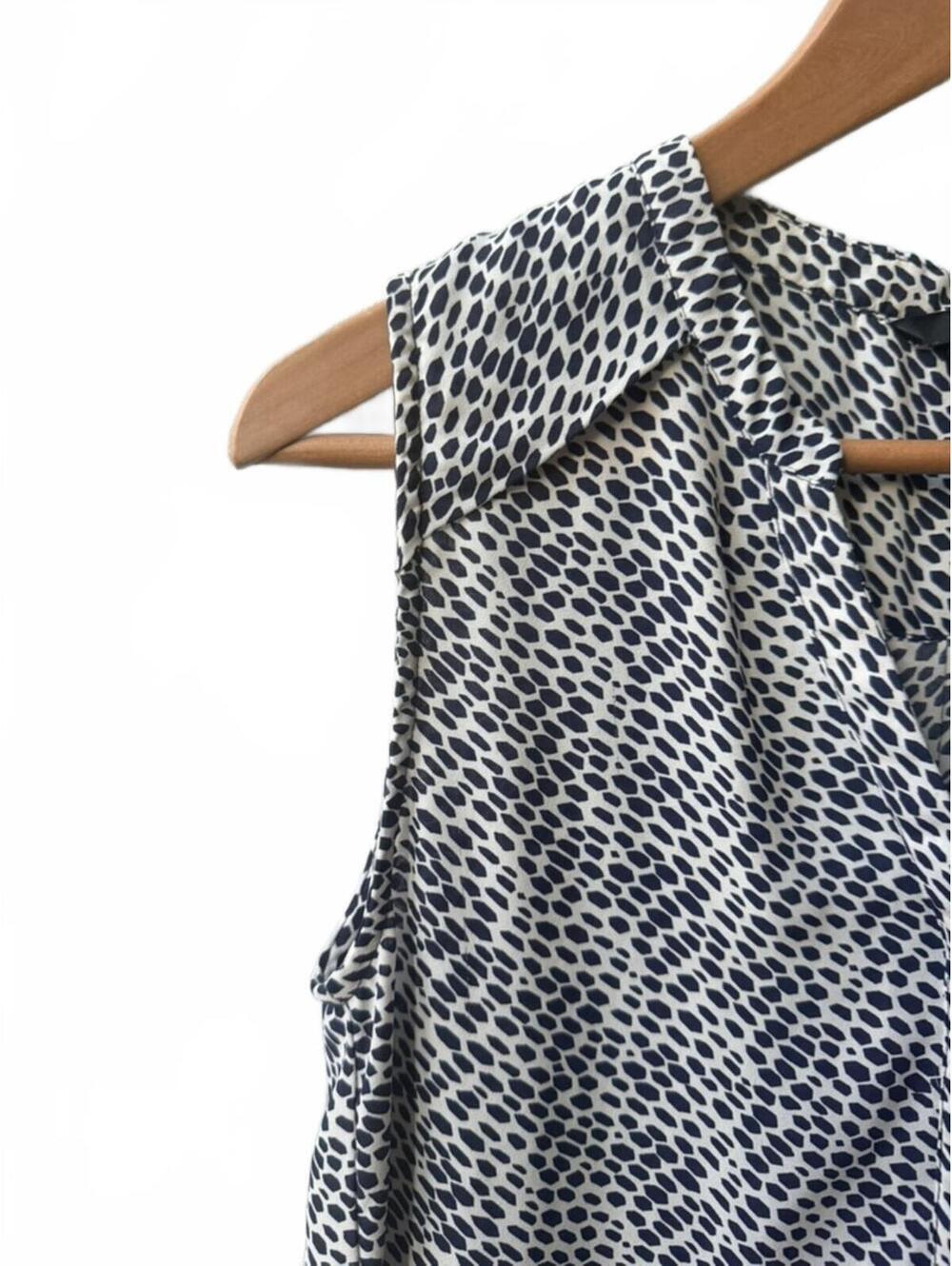 H&M Sleeveless Animal Print Blouse Split Neck Top - Picture 3 of 8